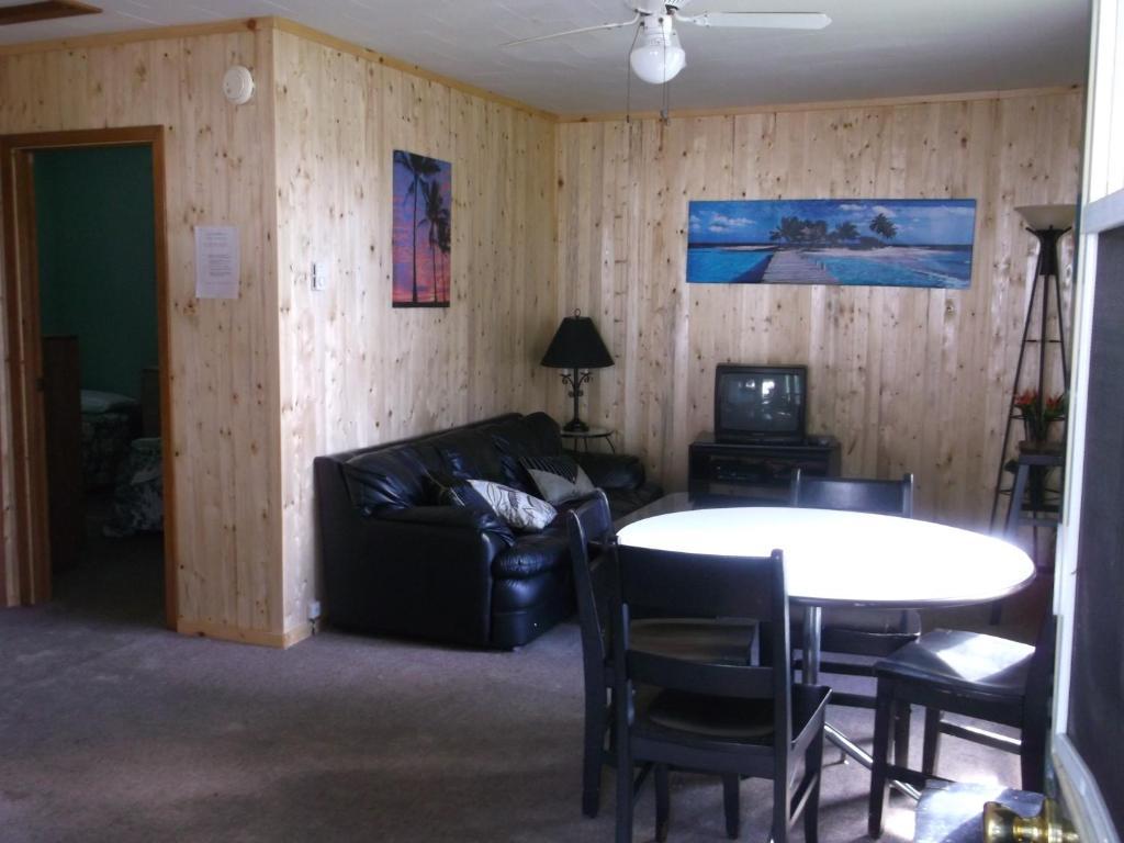 Chalkley'S Sandy Bay Cottage Resort Nipissing Beach Exteriör bild