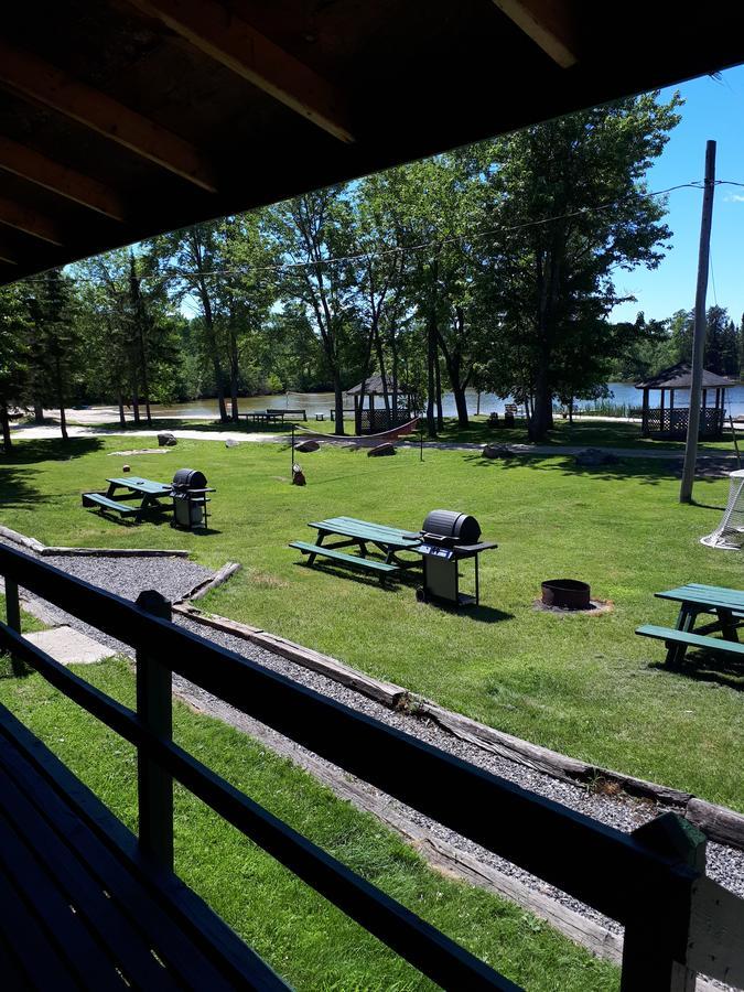 Chalkley'S Sandy Bay Cottage Resort Nipissing Beach Exteriör bild