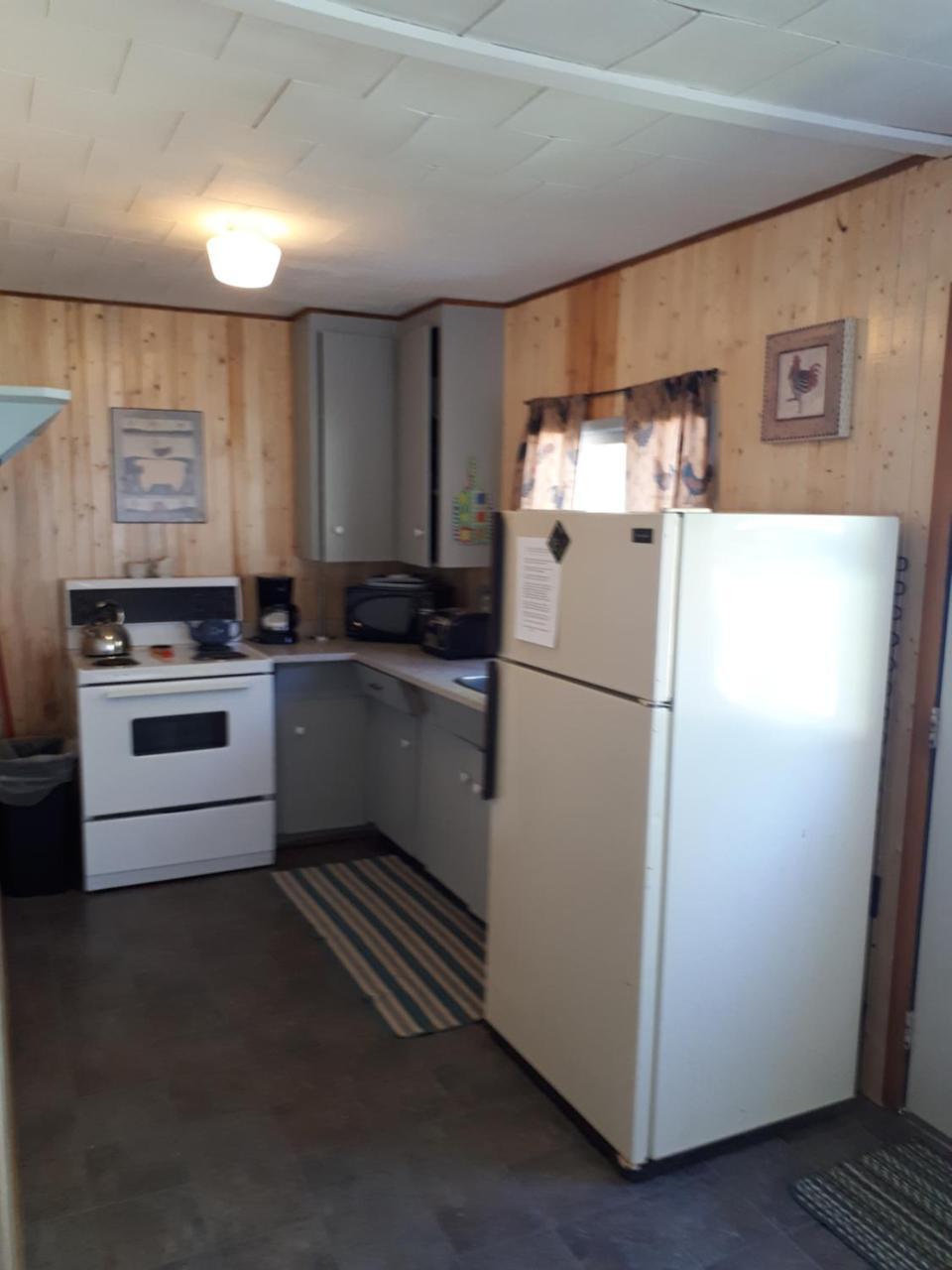 Chalkley'S Sandy Bay Cottage Resort Nipissing Beach Exteriör bild